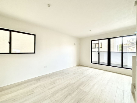 ���r���O�@�傫�ȑ����炽���Ղ�̗z���ƕ����������郊�r���O