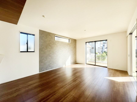 ���r���O�@�傫�ȑ����炽���Ղ�̗z���ƕ����������郊�r���O