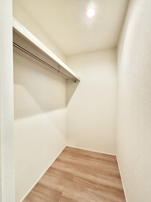 ���̑��@1�K�̃E�H�[�N�C���N���[�[�b�g�̓t�@�~���[�N���[�[�b�g�Ƃ��Ă����p�ł��܂�