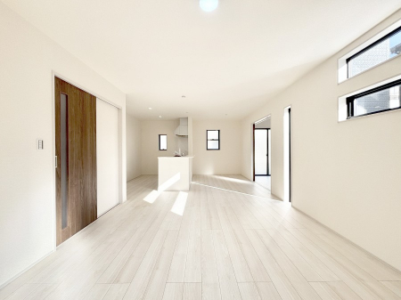 ���r���O�@���Ƒ��̓��₩�Șb�����ŕ�܂�閾�邢���r���O 