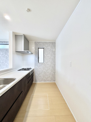 �L�b�`���@�u�₩�ȕ����ʂ蔲����L�b�`���B��������̂Ŗ��邭���C�ɂ��𗧂��܂��B