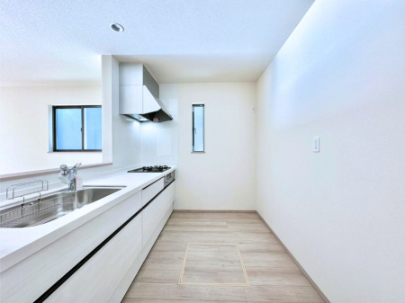 �L�b�`���@�u�₩�ȕ����ʂ蔲����L�b�`���B��������̂Ŗ��邭���C�ɂ��𗧂��܂��B