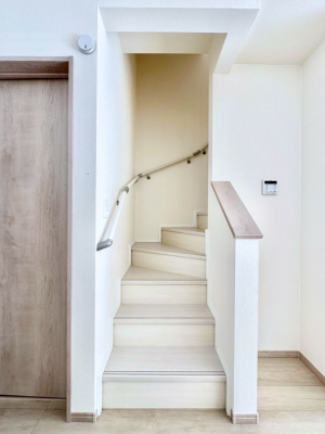 ���̑��@���r���O�K�i���Ƒ��̏Ί�Ɖ�b���Ȃ��ł���܂�  