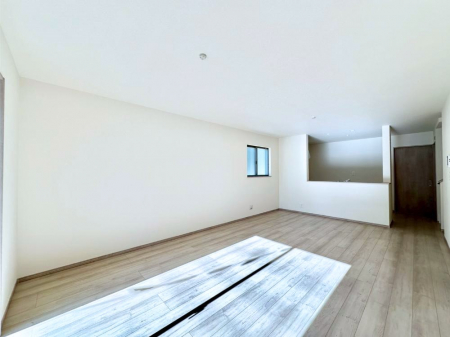 ���̑����ρ@�Ƒ��̏Ί炪���R�Ɛ��܂�Ă���A����ȕ��͋C�̃_�C�j���O�Ɏd�オ���Ă��܂��B