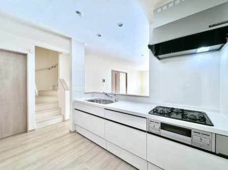 �L�b�`���@���������Ȃ���ł����Ƒ��Ƃ̉�b���y���߂�ΖʃL�b�`��