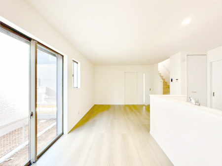 ���r���O�@���邢�z���������A�����̕��͋C�ɖ�������郊�r���O�E�_�C�j���O�B 