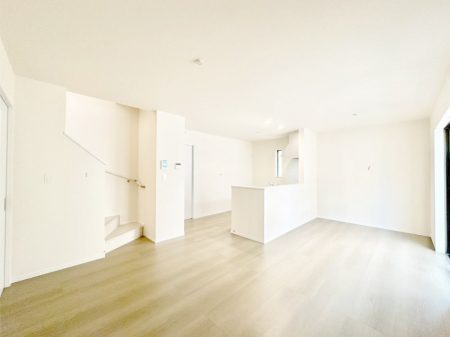 ���̑����ρ@�Ƒ��̏Ί炪���R�Ɛ��܂�Ă���A����ȕ��͋C�̃_�C�j���O�Ɏd�オ���Ă��܂��B