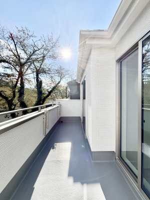 ̑@EH[NCN[[bgtŐԂLpł܂B