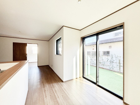 ���r���O�@�傫�ȑ����炽���Ղ�̗z���ƕ����������郊�r���O