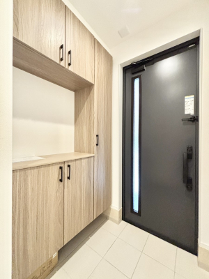 ���ց@�K���X�X���b�g�̓��������փh�A�������Ɍ���͂��Ă���܂�