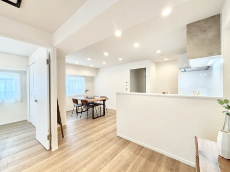 ���r���O�@���Ƒ��̓��₩�Șb�����ŕ�܂�閾�邢���r���O