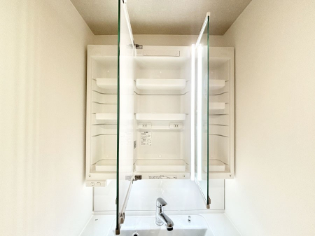 ���̑����ρ@�O�ʋ��̗��ɁA���ϕi��q���p�i�Ȃǂ����[�\�B���ʑ����������ƕۂ��܂��I