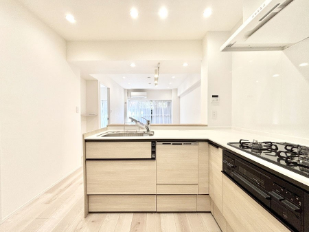 �L�b�`���@���������Ȃ���ł����Ƒ��Ƃ̉�b���y���߂�ΖʃL�b�`��