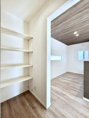 ���̑����ρ@�L�b�`���ɂ̓p���g���[�I�H�ނ̃X�g�b�N�͂������A���p�i�̎��[�Ȃǎg�����͂��낢��I