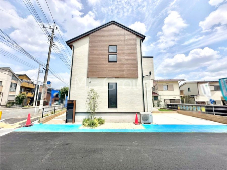 ���n�O�ώʐ^�@�������ꂽ�O�ρA�㎿�ȏZ��Ԃ��L���鎺���͉i�����S���ĉ߂�����Z���ł��B 