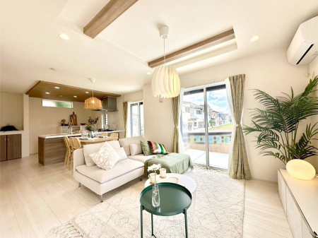 ���r���O�@���Ƒ��̓��₩�Șb�����ŕ�܂�閾�邢���r���O  