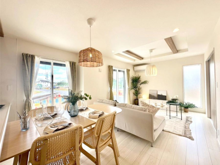 ���r���O�@�Ƒ��c���̎��Ԃ����������Ȃ��났�̃��r���O�_�C�j���O�B   