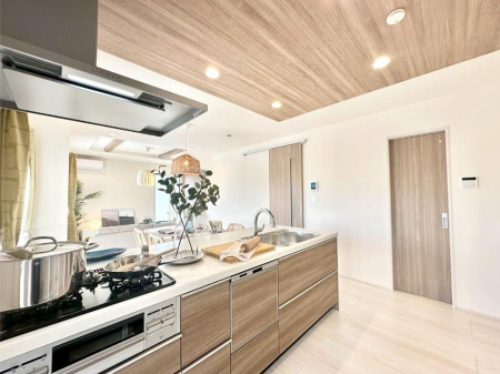 �L�b�`���@���������Ȃ���ł����Ƒ��Ƃ̉�b���y���߂�ΖʃL�b�`��