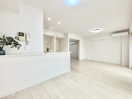 ���r���O�@���₩�ȗz���܂�ɕ�܂��A���S�n�̗ǂ����r���O�ŉƑ��c���I