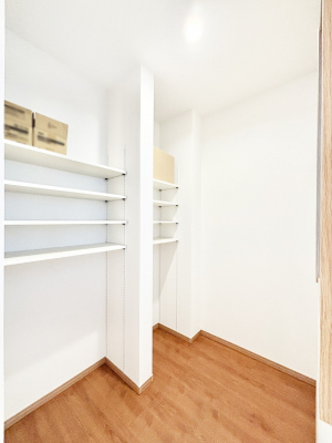 ���[�@�H�i�̃X�g�b�N�⒲�����̕ۊǂɕ֗��ȃp���g���[  