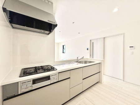 �L�b�`���@���������Ȃ���ł����Ƒ��Ƃ̉�b���y���߂�ΖʃL�b�`��