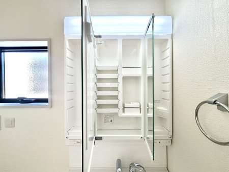 ���̑����ρ@�O�ʋ��̗��ɁA���ϕi��q���p�i�Ȃǂ����[�\�B���ʑ����������ƕۂ��܂��I