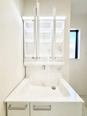 ���̑����ρ@�O�ʋ��̗��ɁA���ϕi��q���p�i�Ȃǂ����[�\�B���ʑ����������ƕۂ��܂��I