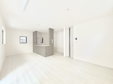 ���r���O�@���Ƒ��̓��₩�Șb�����ŕ�܂�閾�邢���r���O