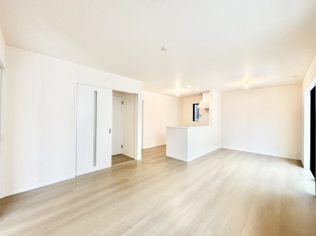 ���r���O�@�ǂ��ɂ��Ă��Ƒ��̂Ȃ������������R�~���j�P�[�V�������r���O�B 