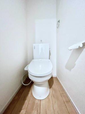 �g�C���@�g�C����1�K��2�K���ꂼ��ɔz�u����Ă��ĂƂĂ��֗��ł��B 