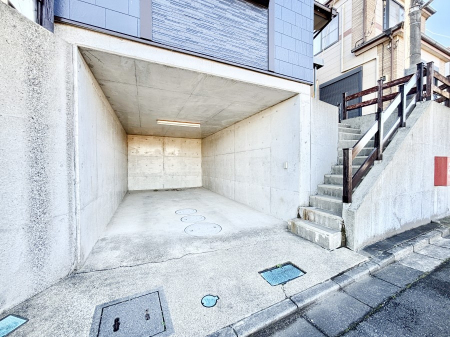 �@��؂Ȃ��Ԃ��J���������Ă����r���g�C���Ԍ�  