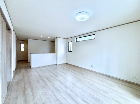 ̑ρ@Ƒ̏Ί炪RƐ܂ĂAȕ͋C̃_CjOɎdオĂ܂B