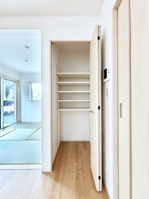 ̑ρ@rO[BɎ[ƕW܂LDKXbLЕtłˁB  