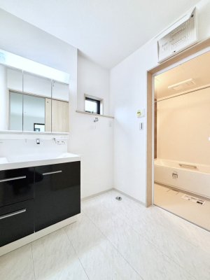 ̑@Ă̂ŎC̑ꏊłC\s܂B̐gxxCǂI