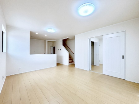 ���r���O�@�Z�ޕ��̌��������o�����A�C���e���A���l����̂��y���݂ȃ��r���O�ł��I 