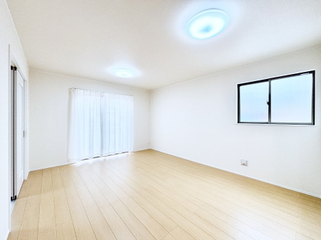 ���r���O�@���邢�z���������A�����̕��͋C�ɖ�������郊�r���O�E�_�C�j���O�B 