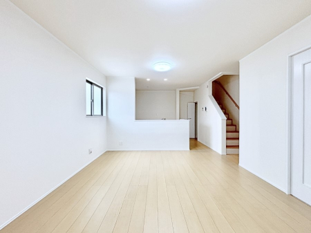 ���̑����ρ@�Ƒ��̏Ί炪���R�Ɛ��܂�Ă���A����ȕ��͋C�̃_�C�j���O�Ɏd�オ���Ă��܂��B