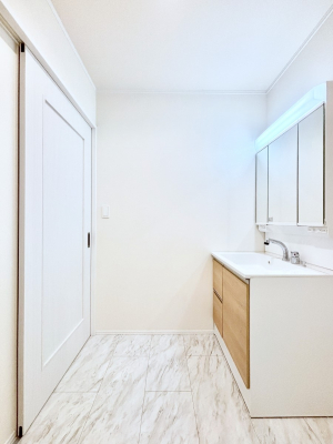 ���ʑ�E���ʏ��@��Ƃ�̐��ʃX�y�[�X�Œ��̐g�x�x���X���[�Y��