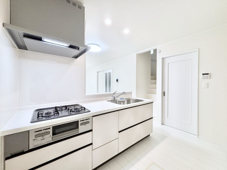 �L�b�`���@���r���O�ŗV�Ԃ��q�l�������Ȃ��炨�������ł���ΖʃL�b�`���B  