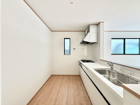 �L�b�`���@�u�₩�ȕ����ʂ蔲����L�b�`���B��������̂Ŗ��邭���C�ɂ��𗧂��܂��B