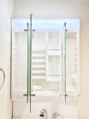 ���̑����ρ@�O�ʋ��̗��ɁA���ϕi��q���p�i�Ȃǂ����[�\�B���ʑ����������ƕۂ��܂��I