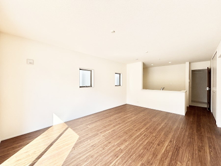 ���r���O�@���Ƒ��̓��₩�Șb�����ŕ�܂�閾�邢���r���O