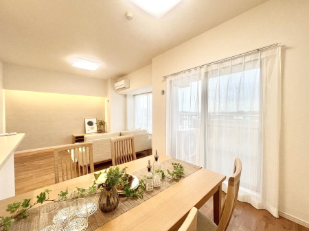 ���r���O�@�傫�ȑ����炽���Ղ�̗z���ƕ����������郊�r���O  