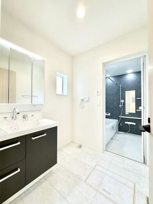 ʑEʏ@邢ʏ͖̐gxxyłႢłB