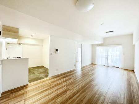 ���r���O�@���R�Ƃ��Ƒ����W�܂�e���̋�ԁI