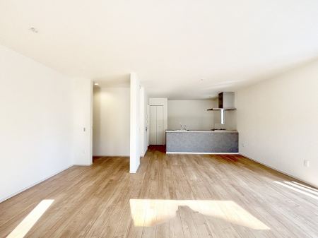 ���r���O�@���Ƒ��̓��₩�Șb�����ŕ�܂�閾�邢���r���O