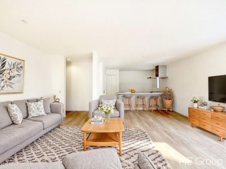 ���r���O�@�Ƒ��̘a�₩�ȉ�b���������Ă������B�J�����̂��郊�r���O�ł��B���Ƌ��CG�ł�  