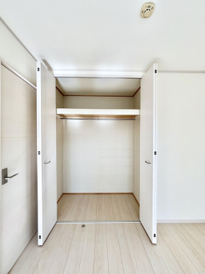 ���[�@�m���̃N���[�[�b�g�B���s��������̂Ō���̈ߗނ�����������܂�܂��B