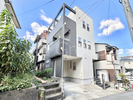 ���n�O�ώʐ^�@�������ꂽ�O�ρA�㎿�ȏZ��Ԃ��L���鎺���͉i�����S���ĉ߂�����Z���ł��B 