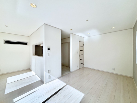 ���̑����ρ@�Ƒ��̏Ί炪���R�Ɛ��܂�Ă���A����ȕ��͋C�̃_�C�j���O�Ɏd�オ���Ă��܂� 